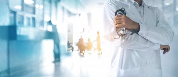 Réforme des études médicales en Tunisie : Un nouveau décret redéfinit les spécialités chirurgicales et les conditions d’obtention des diplômes