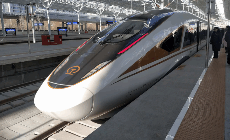 Un train à grande vitesse relie désormais Xi’an à Hong Kong en moins de 11 heures !