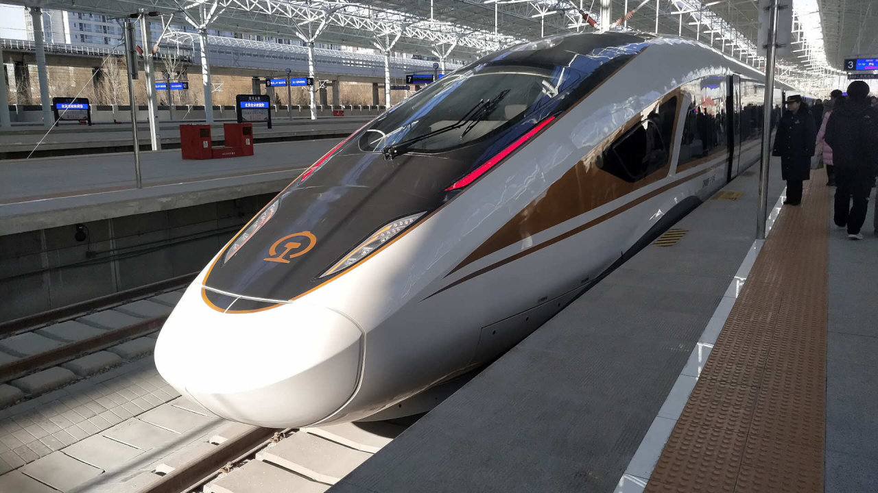 Un train à grande vitesse relie désormais Xi’an à Hong Kong en moins de 11 heures !