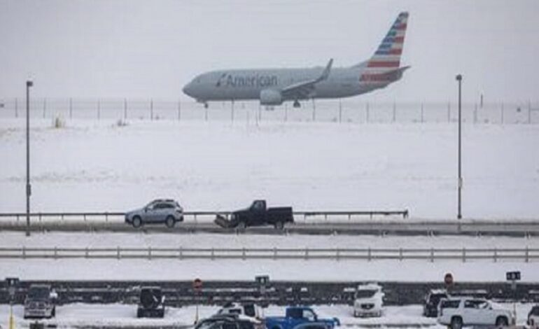 Une tempête dévastatrice frappe l’est des États-Unis: 1.450 vols annulés
