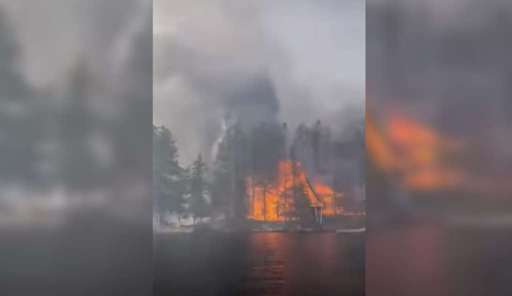 Canada : plus de 1 000 personnes évacuées face à des feux de forêt incontrôlables