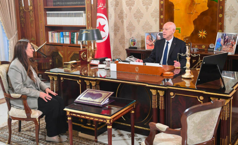 Saïed appelle à faciliter le retour des Tunisiens de l’étranger et à alléger les formalités douanières
