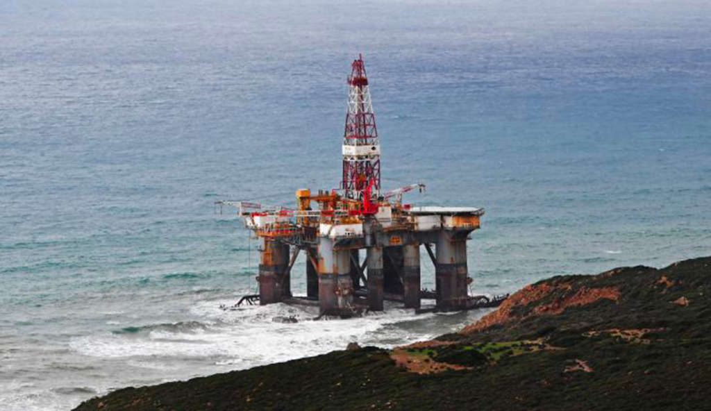 Tunisie : Poursuite des travaux pour la remise à flot de la plateforme pétrolière échouée à Bizerte