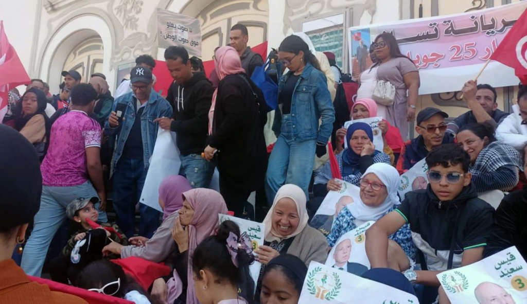 Rassemblement à Tunis : Les partisans de Kaïs Saïed réaffirment leur soutien et rejettent toute ingérence