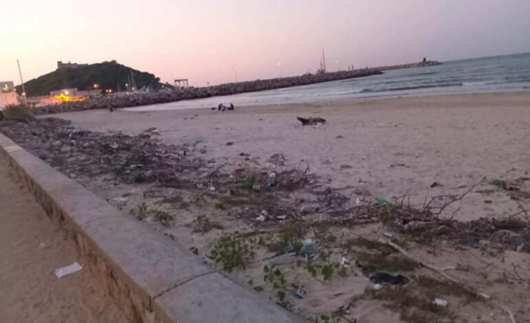 Des plages sales, des routes dégradées : l’état alarmant des villes de Tabarka et Ain Drahem avant l’été