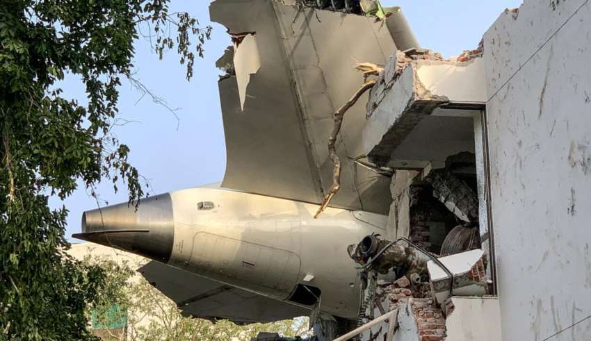 L’avion d’Air India tombe sur une école de médecine : un lourd bilan humain