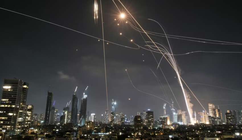 Riposte iranienne: des centaines de missiles tirés vers Israël