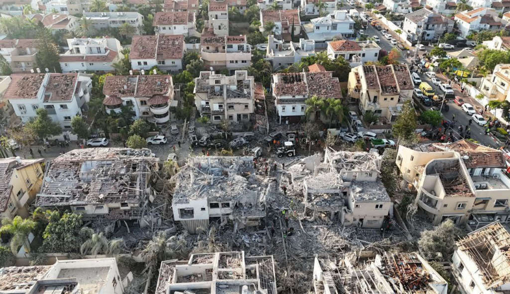 Frappes iraniennes : Huit morts et plus de 150 blessés dans l’entité sioniste