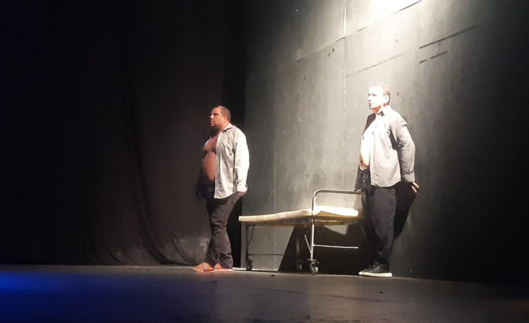 « Faux » par l’atelier de théâtre d’Abdelkader Ben Saïd : Une aventure théâtrale  passionnante