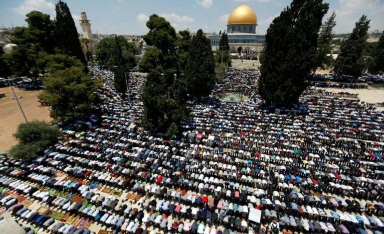 Environ 40.000 Palestiniens accomplissent la prière du vendredi à Al-Aqsa