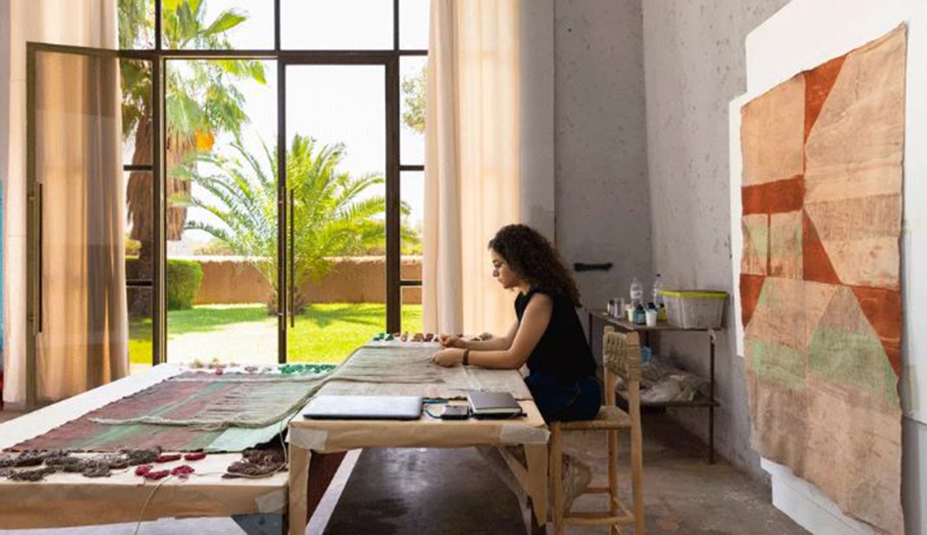 « Fakarouni » de Asma Ben Aissa à la galerie Selma Feriani : Quand la mémoire s’inscrit dans le fil