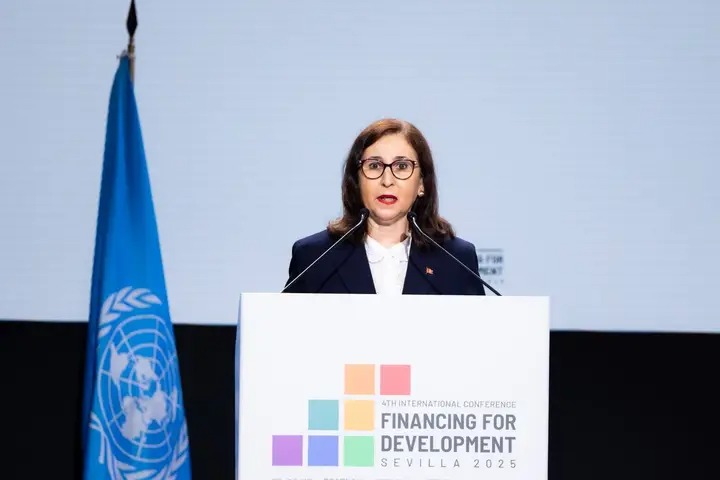 Sarra Zaafrani Zenzri de retour de Séville après une série d’entretiens de haut niveau